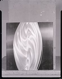 Getulio Alviani，铝板。保罗·蒙蒂拍摄，1963年(Fondo Paolo Monti, BEIC)。