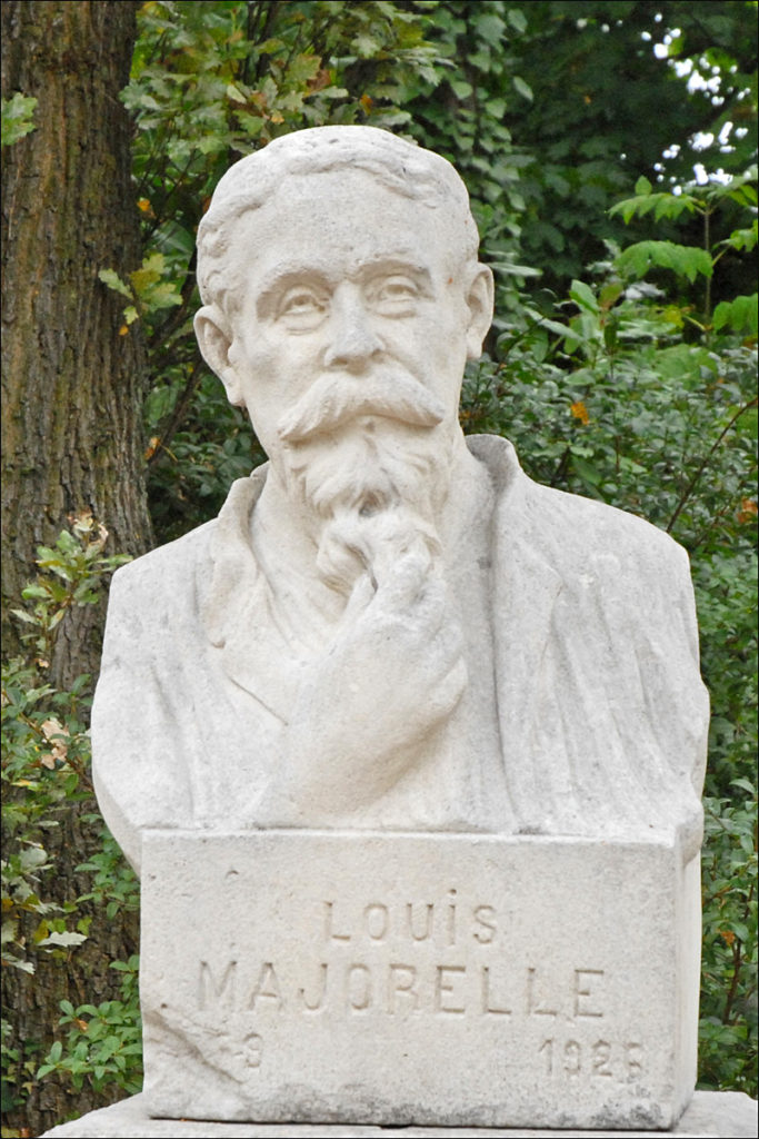 路易斯·马若雷尔雕像，南希学院博物馆，南希:外面一块轻石上的马若雷尔半身像。