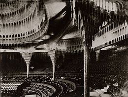 柏林大剧院内(1922年)，波尔津。
