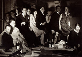 Ruhlmann (with glasses) and his employees, photo in black and white.