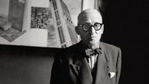 Charles-Édouard Jeanneret-Gris，更广为人知的名字是Le Corbusier。