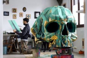 巴黎的哈罗工作室，在实现骷髅扶手椅的过程中。