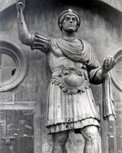 狄奥多西一世的雕像。