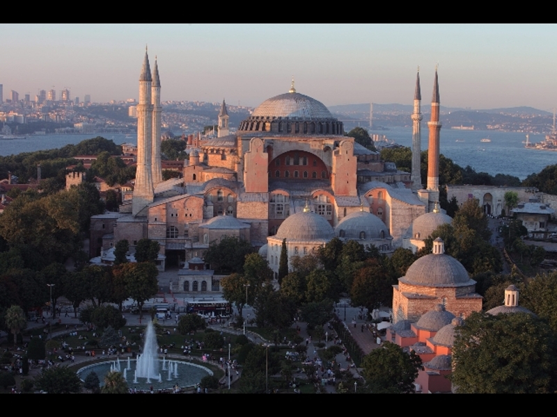 君士坦丁堡，即今天的伊斯坦布尔，曾是东罗马帝国的首都。
