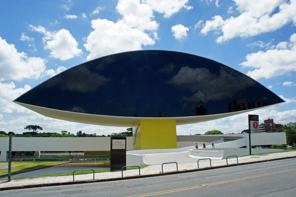 奥斯卡·尼迈耶博物馆，库里蒂巴，巴西