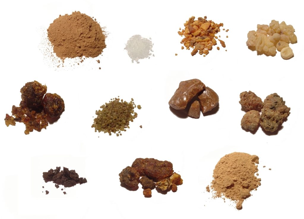一些最常见的原料精制而成的香(马科粉、苏门答腊安息香、阿曼乳香、吐鲁香脂、檀香粉、索马里没药等)。