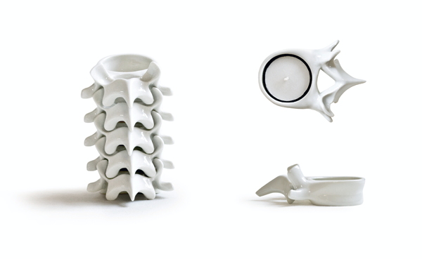可堆叠的脊椎骨烛台，由Célia Nkala