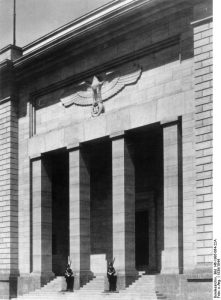 柏林帝国总理府(1938-1939):建筑的黑白照片
