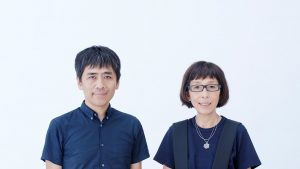 1995年，西泽龙月(左)和岛和代共同创立了他们在东京的公司SANAA。(摄影:冈本隆)