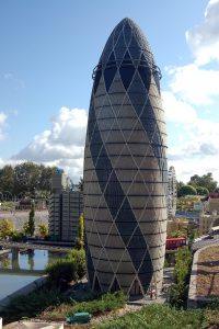 小黄瓜，瑞士再保险公司大楼的非正式名称;2001 - 2003年,伦敦;福斯特建筑事务所。