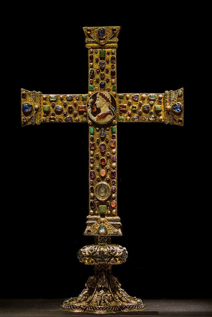 洛泰尔十字架的正面(Kaiserseite，“帝国的一面”)，10世纪早期。