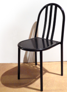椅子由购物中心(1929 - 1931)et-Stevens: A black, simple chair with three posts along the back.