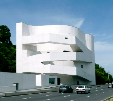 Fondation Ibere Camargo - La façade porte la signature de l'architecte portugais Álvaro Siza