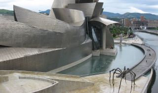 Museu Guggenheim em Bilbao, Exemplo de deconstrutivismo.
