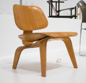 Eames Lounge Chair Wood, di Charles e Ray Eames, 1948.