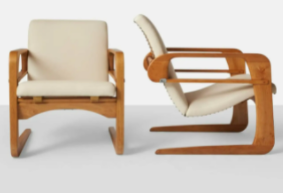 KEM Weber“航空公司”扶手椅(1934):白色靠垫的轻木椅。它们似乎有轻微的摇晃能力。