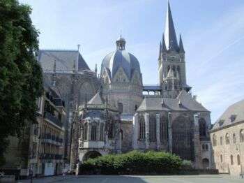 亚琛大教堂和帕拉廷教堂——德国:一座华丽的城堡式建筑。