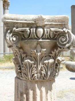 以弗所(今土耳其境内)复合柱的首都遗迹。