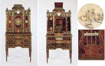 路易十五风格的箱子:带有金色装饰的红色箱子。