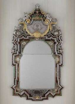 镜子，约翰·瓦伦丁·格弗斯(德国，约1662-1732年)，橡木和松木饰面，玳瑁，银，银镀金，绿色染色象牙，镜子玻璃。