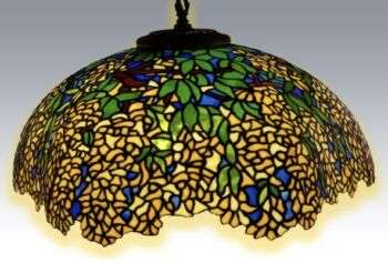 Pendant Laburnum - pendant lamp between 1906 and 1913 at Tiffany Studios, New York. Favrile Glass designed by Tiffany and gilt bronze.