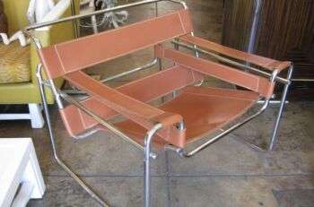 瓦西里•:椅椅在te con inserti金属suto arancione/marrone.