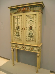 亚当设计了1776年的书柜，可能是由托马斯·齐彭代尔建造的。