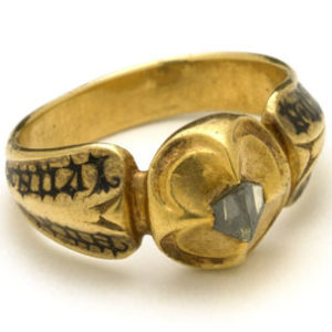 来自现代早期的戒指的例子。