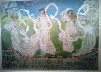 1902年都灵世博会的海报，莱昂纳多·比斯托尔菲(1902):四个穿着飘逸的白色长袍的女人在田野里跳舞。